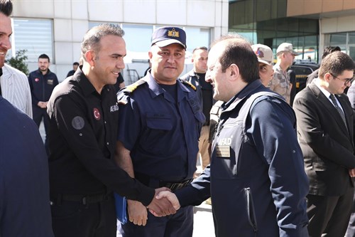 İçişleri Bakan Yardımcımız Sn. Münir Karaloğlu ile AFAD Başkanımız Vali Sn. Ali Hamza Pehlivan’ı İl Müdürümüz Mehmet Ulutaş Havalimanında karşıladı.