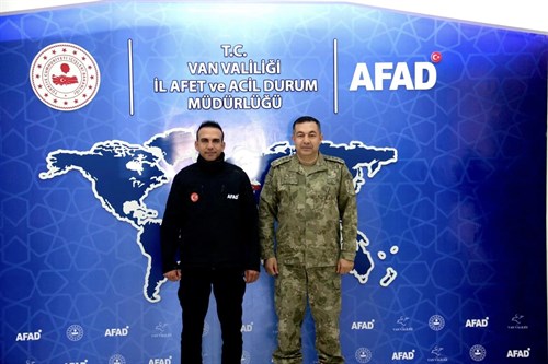Erciş 108. Topçu Alayı Garnizon Komutanı Kurmay Albay Sn. Melih Aktay, İl Müdürümüz Mehmet Ulutaş’a iadei ziyarette bulundu.