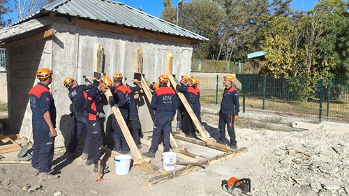 INSARAG sınavına hazırlık eğitim programı kapsamında, “Tahkimat” eğitimi teorik ve saha uygulamaları ile devam ediyor.