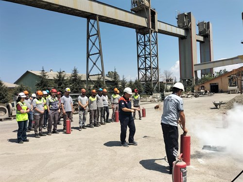 Van Aşkale Çimento Fabrikası personellerine kurumumuz eğitmenleri tarafından Yangın Farkındalık Eğitimi verilmiştir.