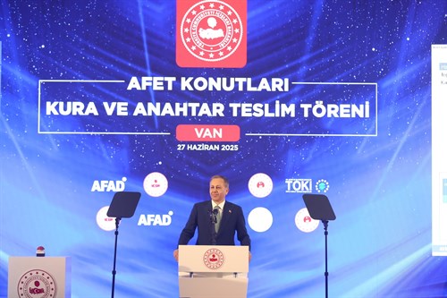 İçişleri Bakanımız Ali Yerlikaya, ilimizdeki Afet Konutlarının Kura Çekimi ve Anahtar Teslim Törenine Katıldı. 