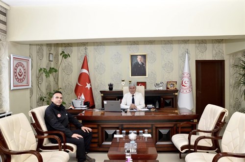 İl Müdürümüz Mehmet Ulutaş, Van Aile ve Sosyal Hizmetler İl Müdürü Sn. İsmetullah Altun’a hayırlı olsun ziyaretinde bulundu.