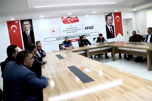 İl Müdürümüz Mehmet Ulutaş, Başkale Saray Özalp ve Gürpınar ilçelerimizin 35 Mahalle Muhtarları ile biraraya geldi.